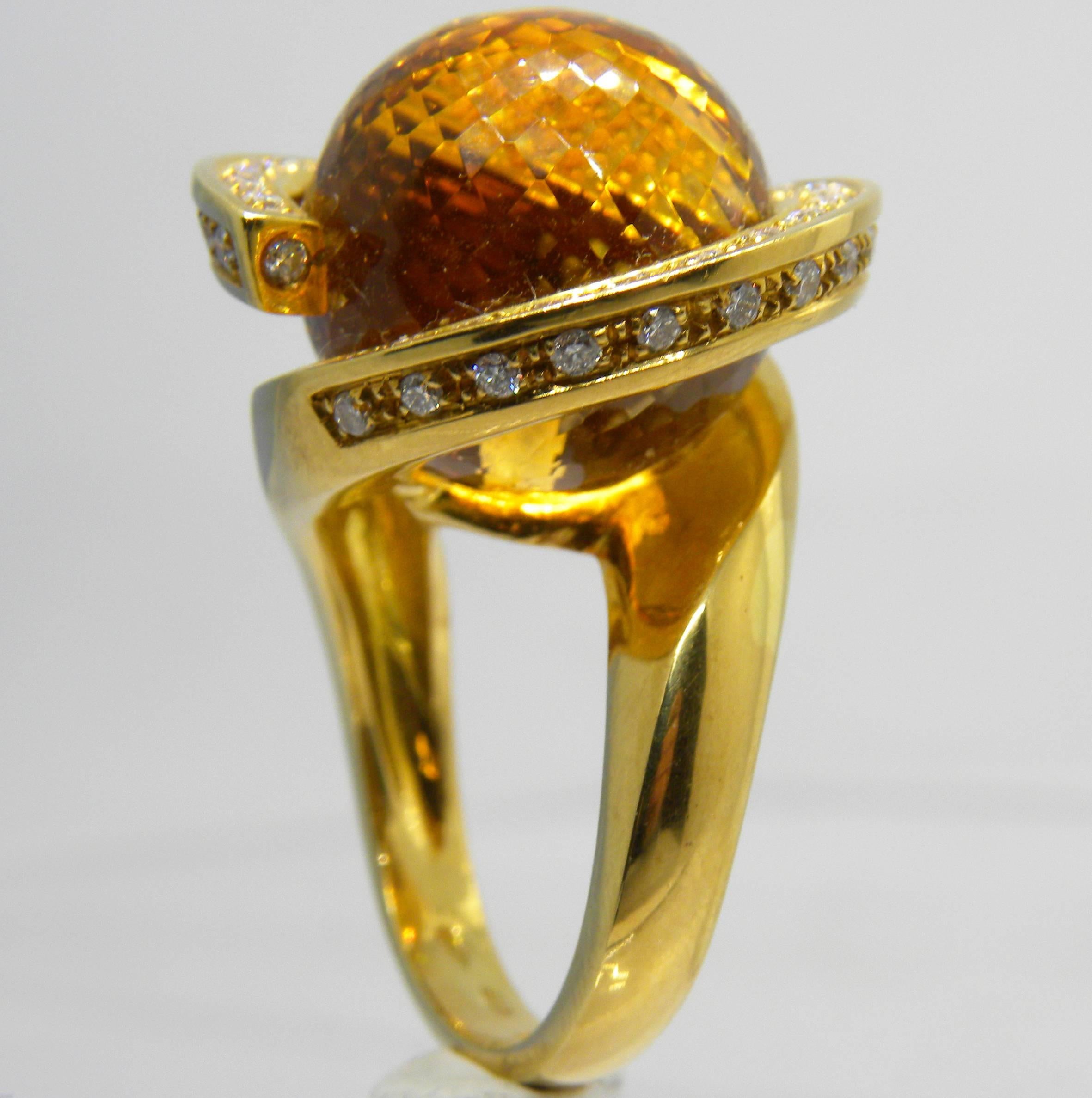 Helix-Ring aus Gelbgold mit 25,70 Karat Citrin, Quarz und weißem Diamant (Kugelschliff) im Angebot