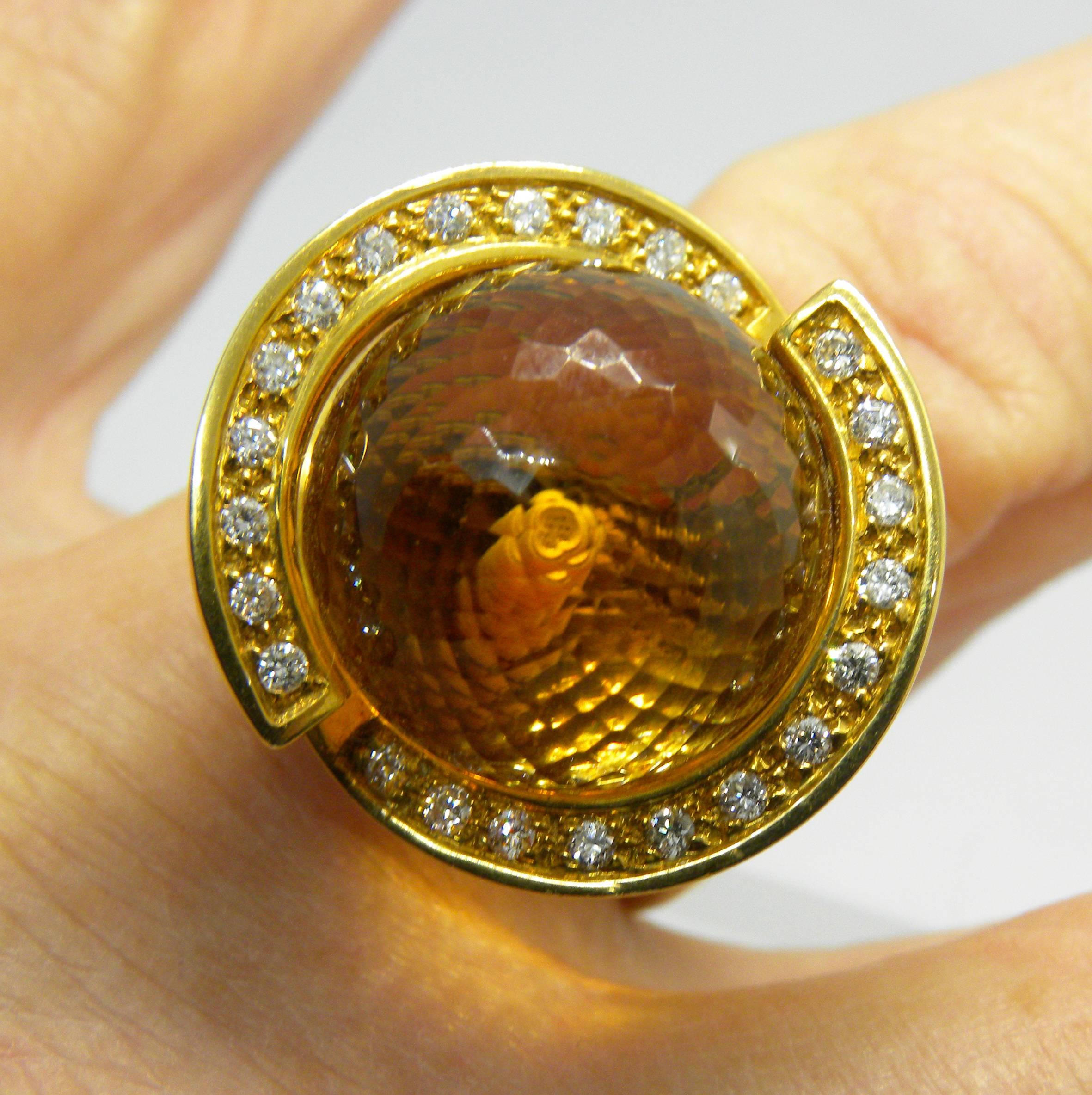 Helix-Ring aus Gelbgold mit 25,70 Karat Citrin, Quarz und weißem Diamant im Zustand „Neu“ im Angebot in Valenza, IT