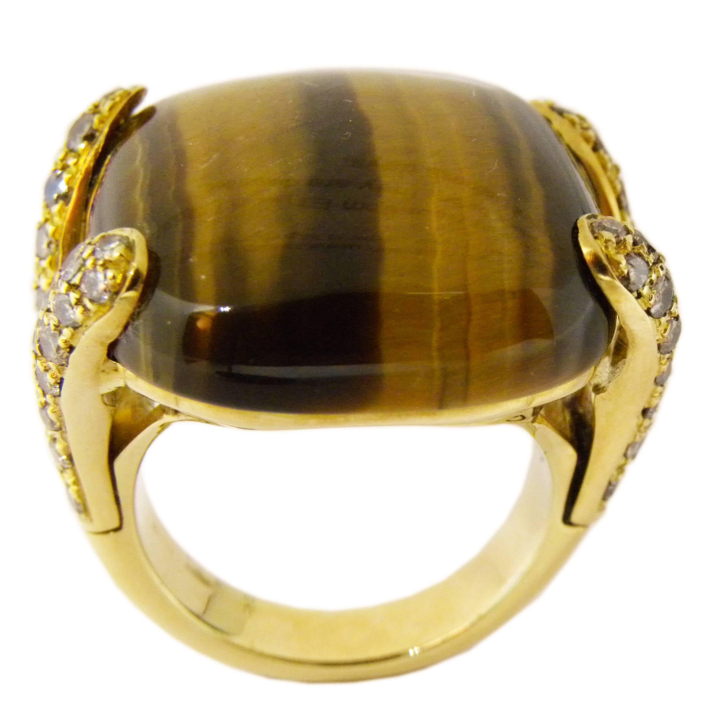 A magic 31.50 Carat Natural Tiger's Eye Cushion Cut in a Champagne Diamond 18K Yellow Gold original 80's setting.

US Size 7 1/4 French Size 55

We offer complimentary resizing on this piece