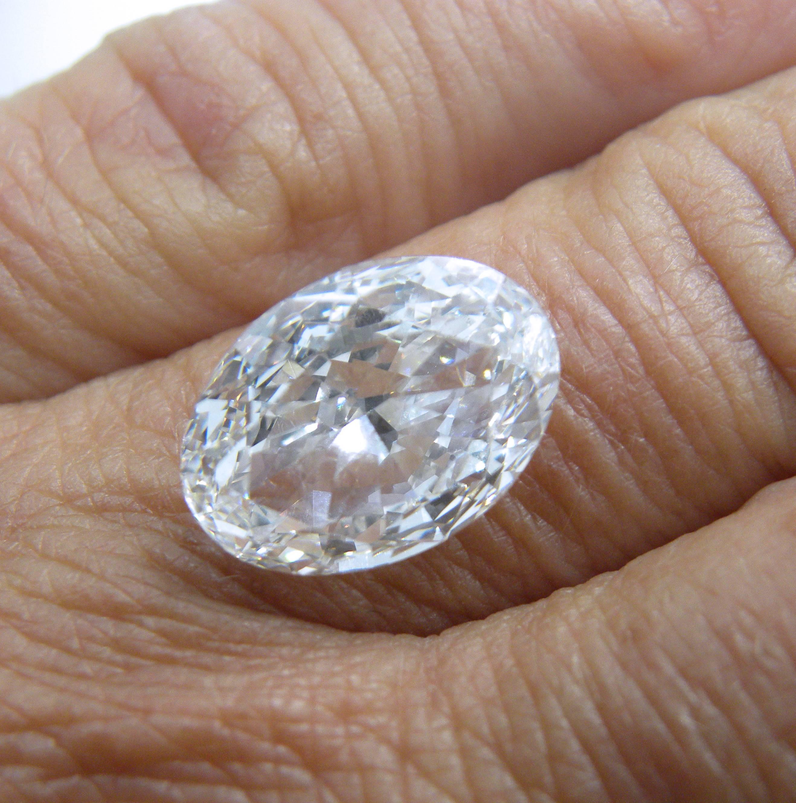 HRD Certified Natural 5.01 Carat H IF Oval Cut White Diamond 2