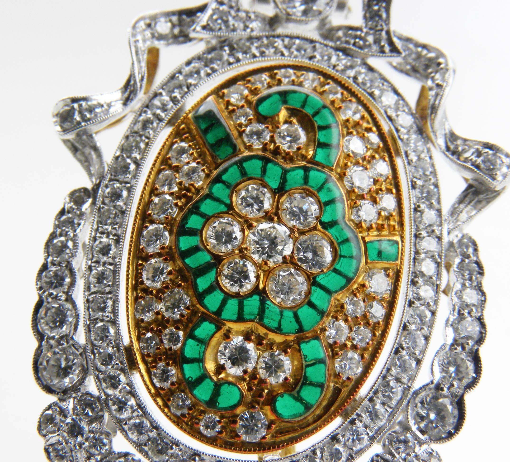 Taille brillant 1970 Français  Pendentif Broche Plique à Jour en émail vert et diamants en vente