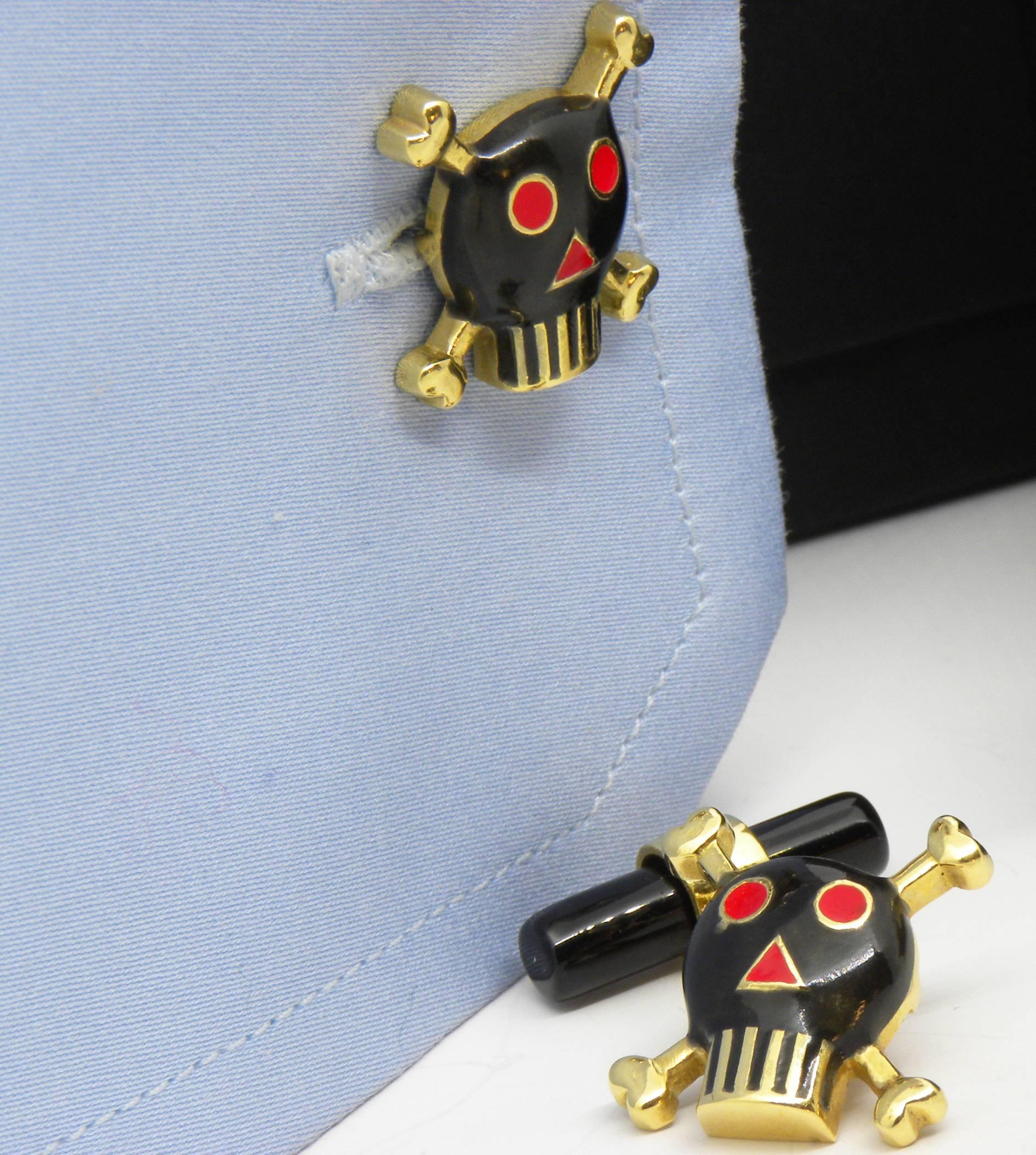 Berca Black Red Enameled Skull Shaped Onyx Back 18 Carat Yellow Gold Cufflinks In New Condition For Sale In Valenza, IT