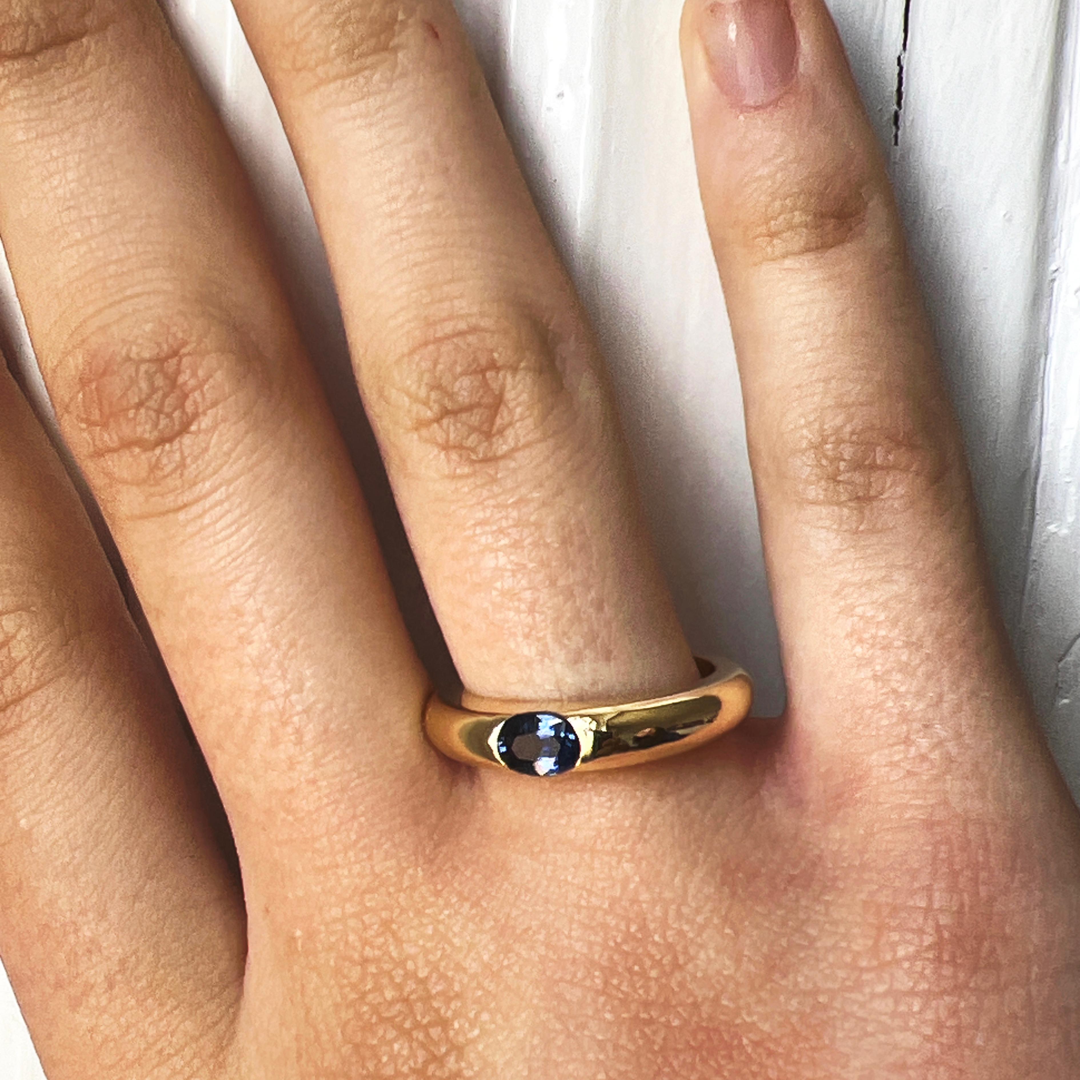Cartier Original 1992 Oval Königsblauer Saphir 18 Karat Gelbgold Ellipsenring, Original Damen im Angebot