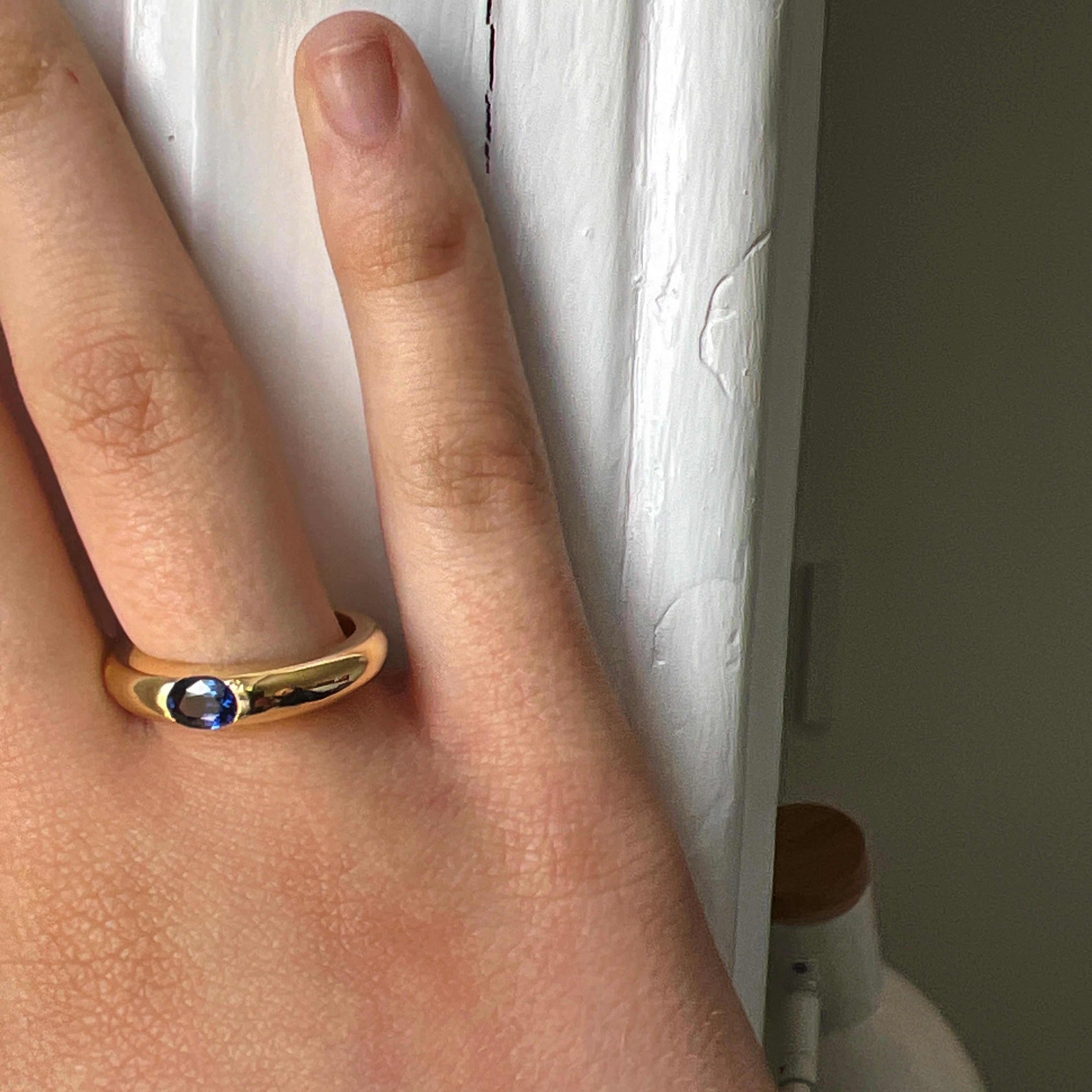 Cartier Original 1992 Oval Königsblauer Saphir 18 Karat Gelbgold Ellipsenring, Original im Angebot 1