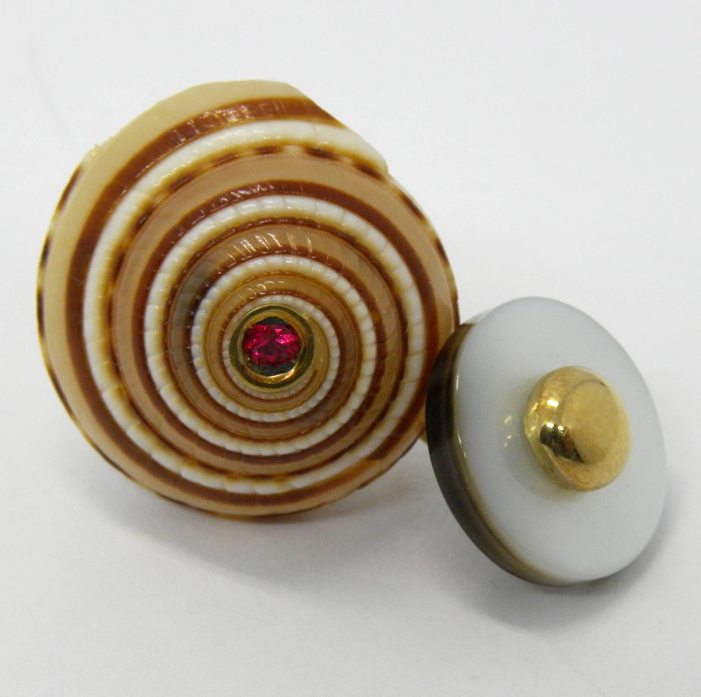 Contemporary Architectonica Jutea Seashell Spinel White Grey Mother-of-Pearl Gold Cufflinks