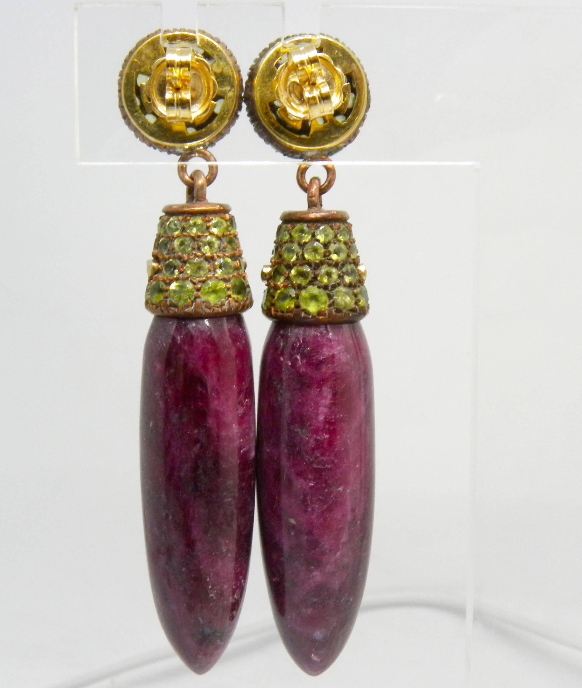  One-of-a-Kind 160 Carat Ruby Peridot Oxidized Setting Drop Earrings In New Condition In Valenza, IT