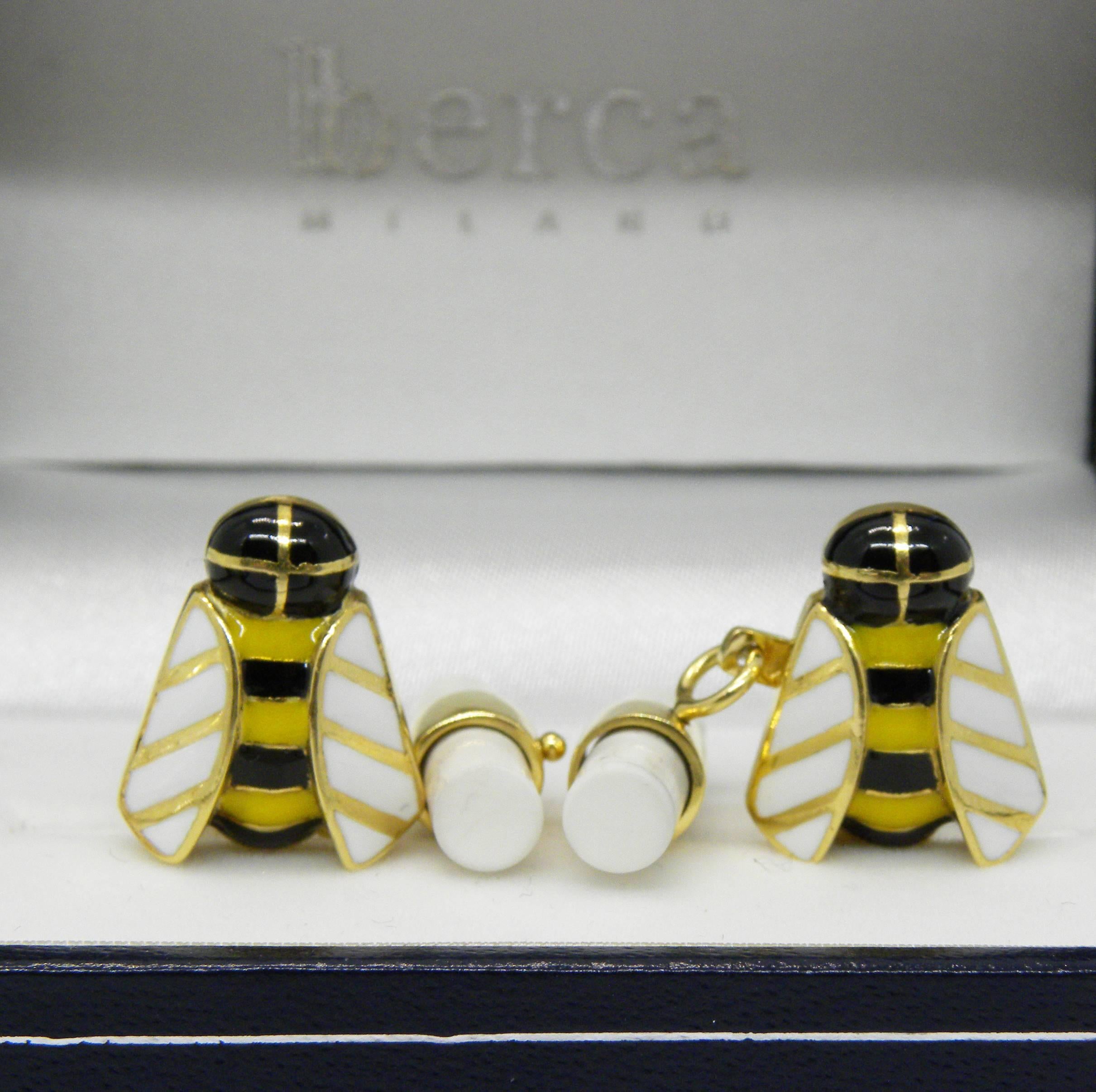 Berca Enameled Bee Shaped Natural White Agate Stick Back Yellow Gold Cufflinks In New Condition For Sale In Valenza, IT