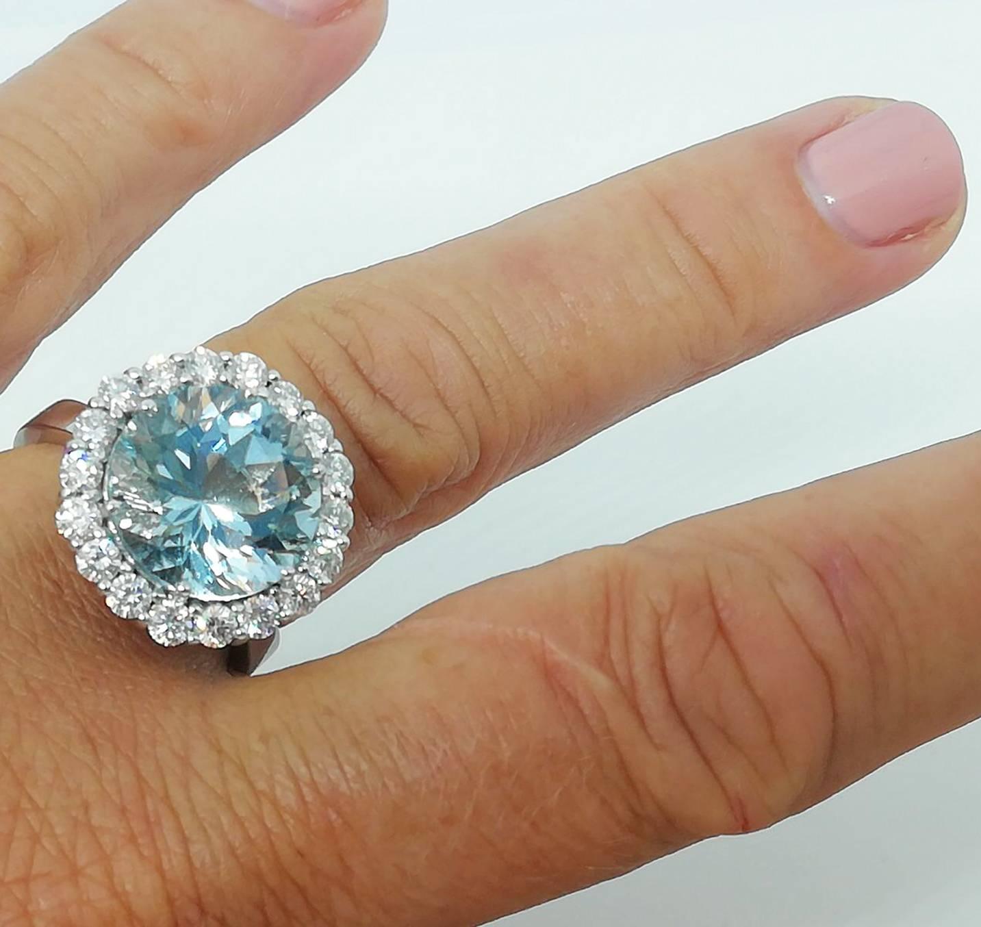 5.98 Carat Brilliant Cut Brazilian Aquamarine Diamond Cocktail Engagement Ring In New Condition In Valenza, IT