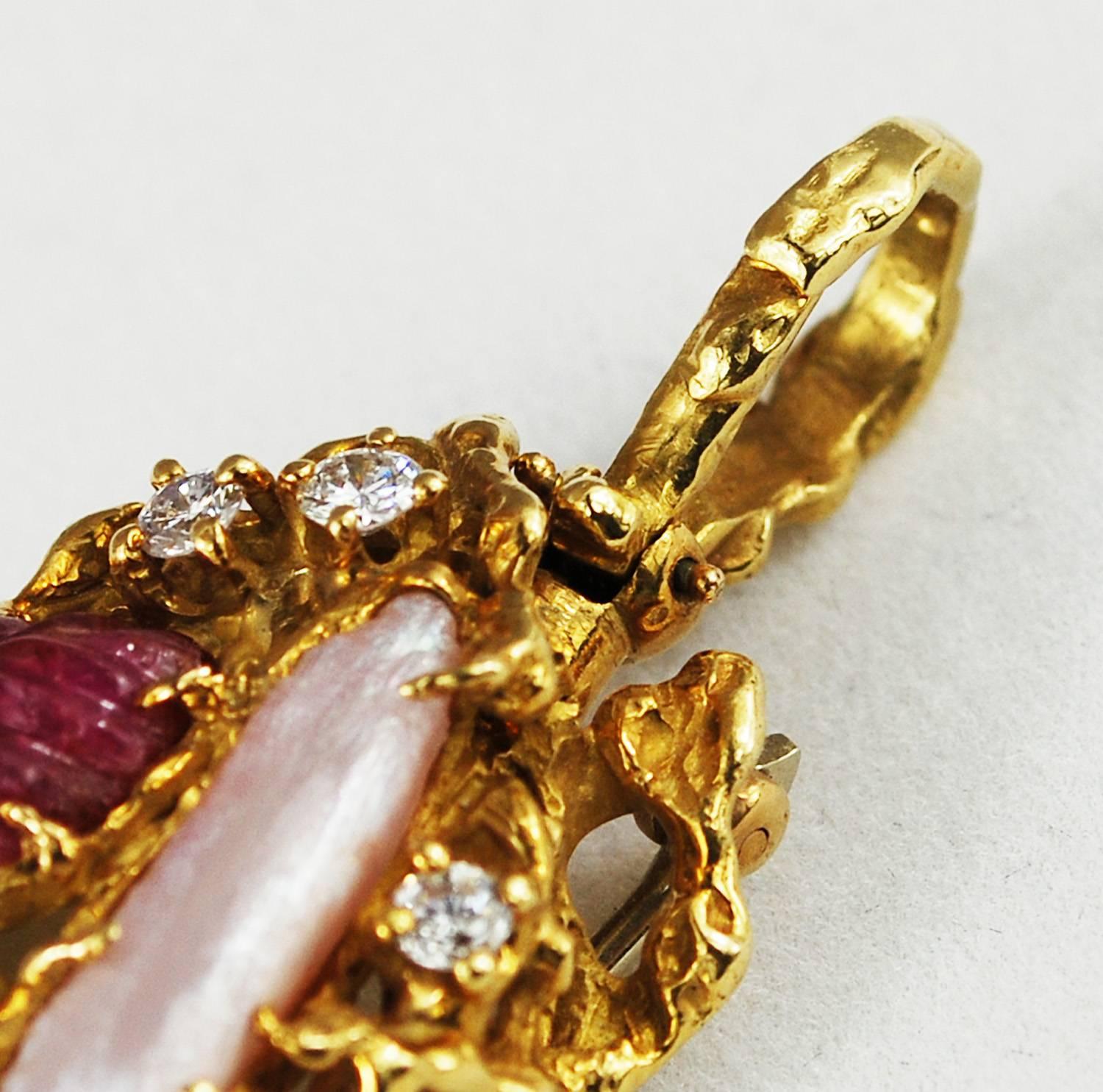 Women's or Men's Arthur King Convertible Pendant Brooch Ruby Aquamarine 18 Karat Gold Feeform For Sale