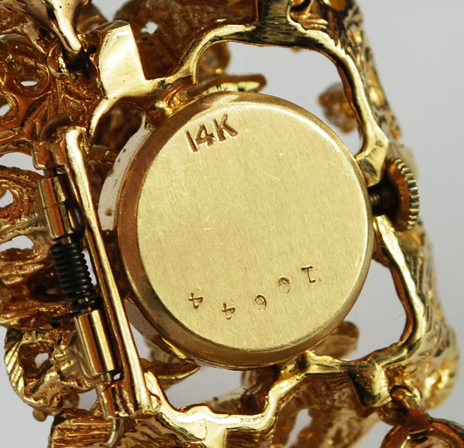 Montre cachée moderniste en or jaune 14 carats avec bracelet en diamants  vers 1960 en vente 2