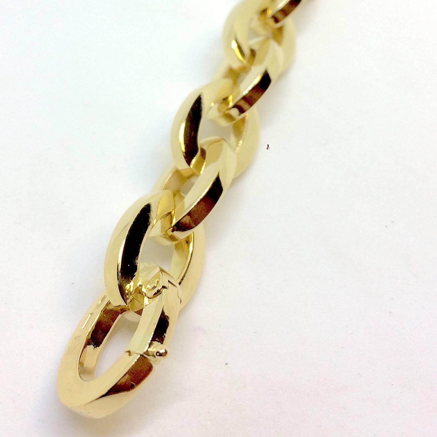 CARLO WEINGRILL link bracelet in yellow gold, with invisible clasp.