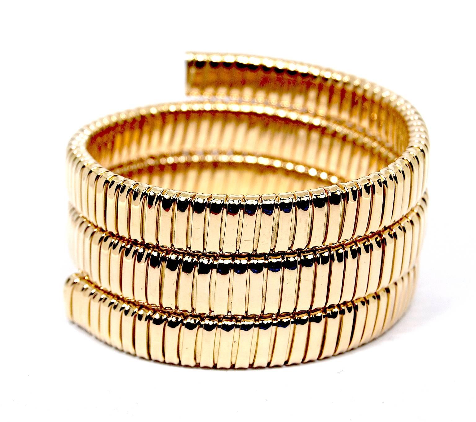 Carlo Weingrill tubogas snake bracelet in 18k yellow gold. This bracelet is completely handmade in Italy in our atelier. Inside there is a steel spring that permit you to easily wear it as a snake over your arm.
We can produce it also in different
