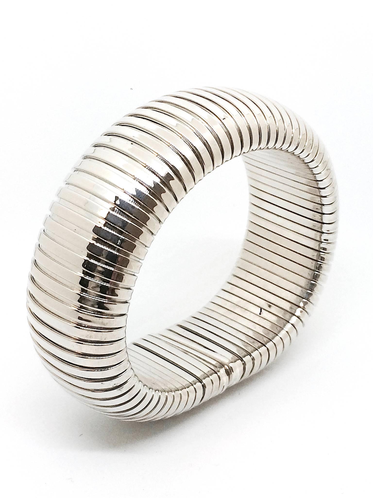 Carlo Weingrill tubogas domed cuff bracelet with steel spring inside. It is handmade in Italy in our atelier. This bracelet is one of our iconic bracelets with rolling too. You can combine both of them on your arms.
Different colors and sizes are