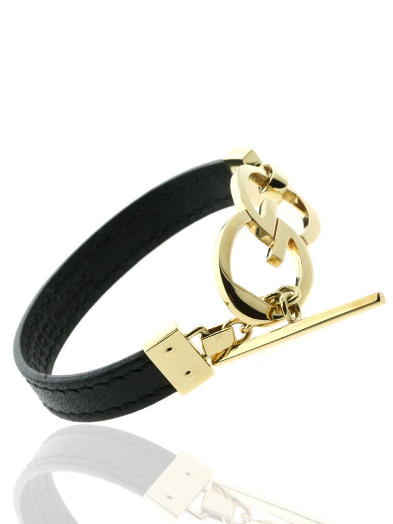Crafted from lustrous 18k Yellow Gold and the kind of flawless leather that Gucci is renowned for, this gorgeous Toggle Bracelet was made for ladies with a keen eye for high fashion – and an even keener eye for meticulous details! The dual G-shaped