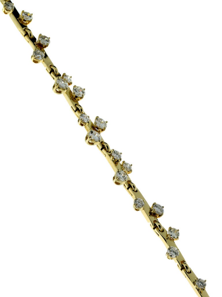 A vintage Van Cleef & Arpels diamond necklace in 18k yellow gold set with 19 of the finest round brilliant cut diamonds immaculately distributed across the front.

Made of 18K Yellow Gold
Hallmarks: Van Cleef & Arpels, 18KT, 2.24CT,