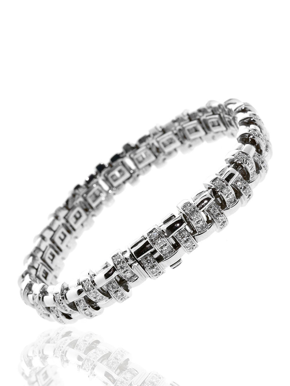 A classic Tiffany & Co diamond tennis bracelet featuring Round Brilliant Cut Diamonds Appx 3ct of Vs1 E-F Color. The bracelet measures 7
