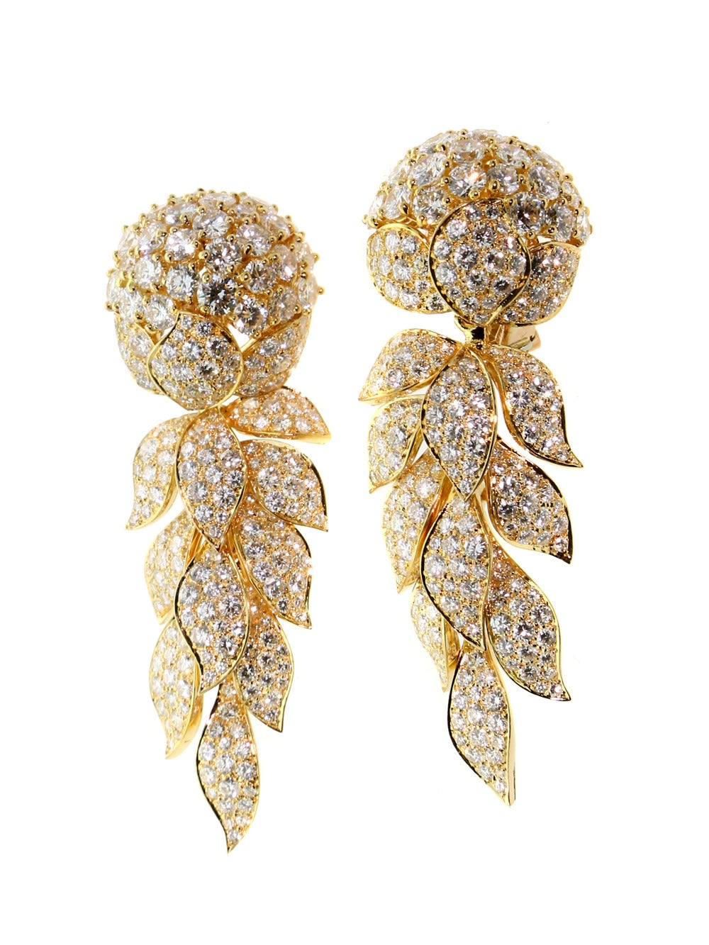 A wondrous pair of authentic Cartier earrings featuring 13 carats of the finest round brilliant cut diamonds set in 18k yellow gold. 

Dimensions: .74″ wide by 2.16″ in length

Inventory ID: 0000074