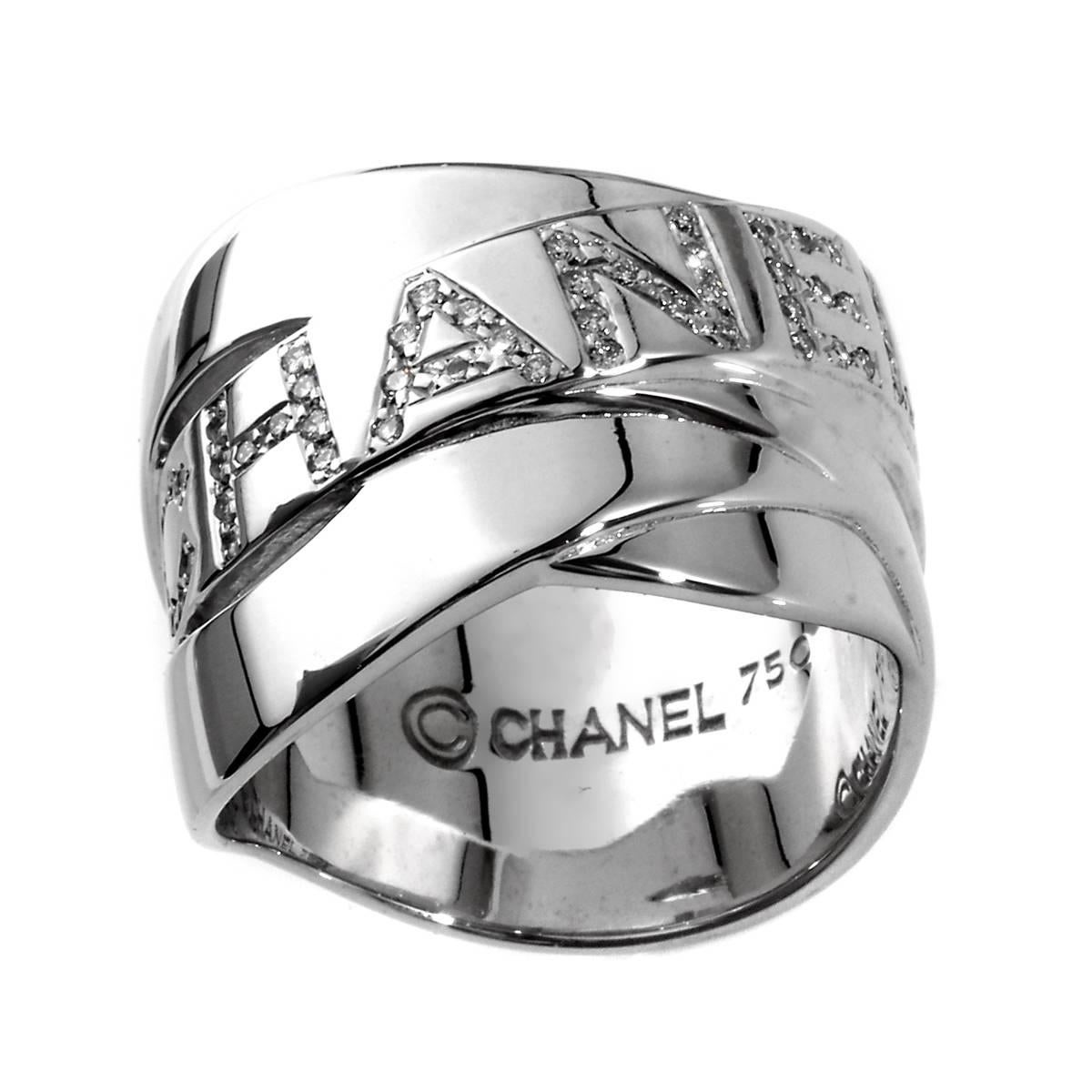 A chic Chanel cocktail ring featuring the iconic Chanel motif adorned with round brilliant cut diamonds in 18k white gold.

Size 6