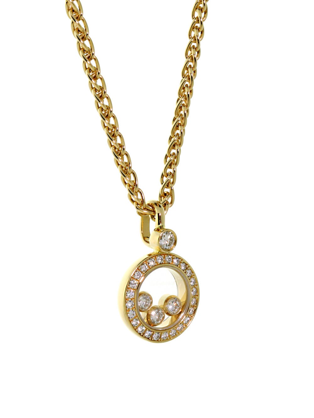 What better way to complete a classy outfit than with this 18k Yellow Gold Happy Diamond Necklace by Chopard? The 28 Round Brilliant Cut Diamonds glitter brightly and beckon admiring glances, while the 16″ Yellow Gold chain dangles gracefully at