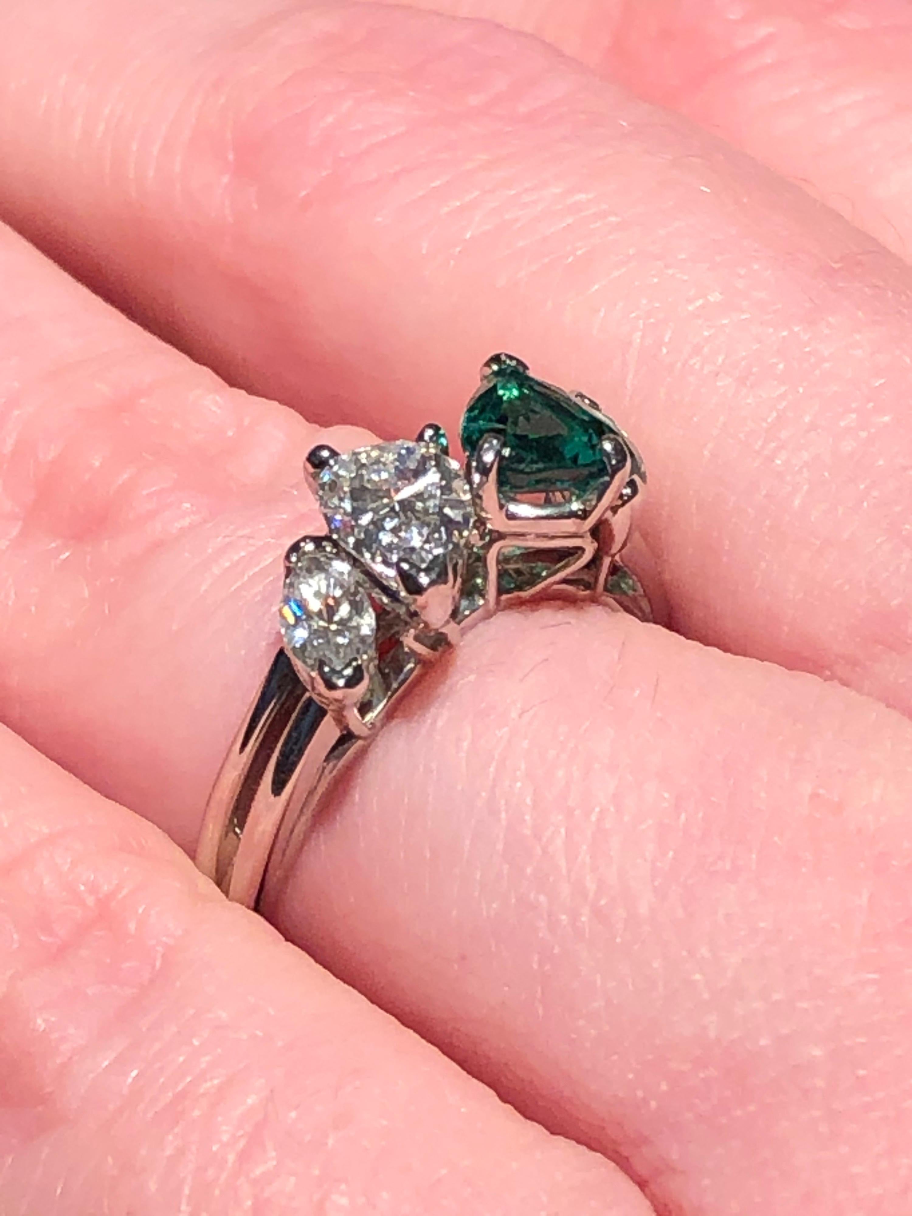 Women's or Men's Oscar Heyman GIA Certified Vintage Emerald Diamond Cocktail Ring For Sale