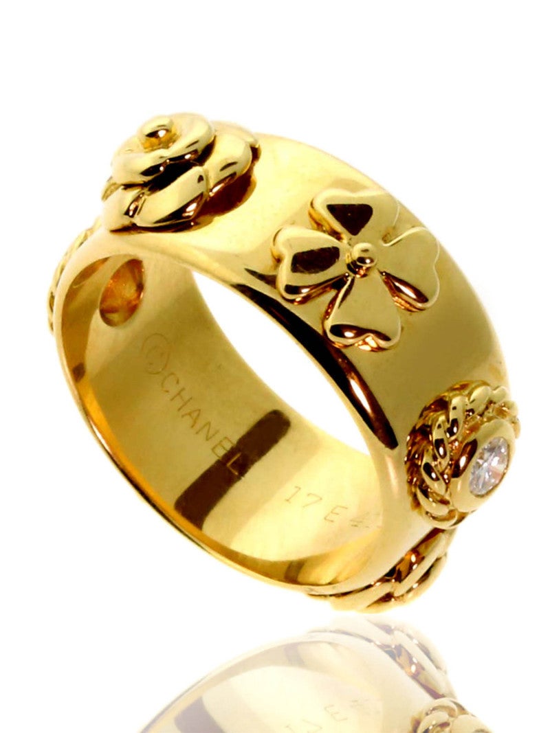 This Chanel ring features an 18k Yellow Gold floral-accented structure serving as the perfect counterpoint to the 2 Round Brilliant Cut Diamonds embedded on its sides.

Weight: 11.0 Grams
Size: US 7
Dimensions: The ring measures 10mm wide (.39″