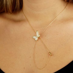 Van Cleef & Arpels – Schmetterlingsbrosche aus weißer Koralle und Diamanten, 18 Karat Gelbgold