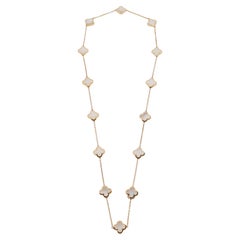 Collana Sautoir Pure Alhambra con madreperla di Van Cleef & Arpels, oro giallo 18k