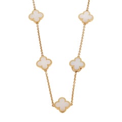 Collana Sautoir Pure Alhambra con madreperla di Van Cleef & Arpels, oro giallo 18k