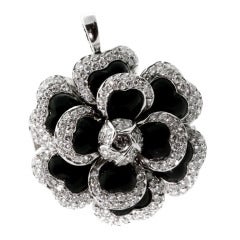 Chanel Broche/ collier camélia en platine et diamants