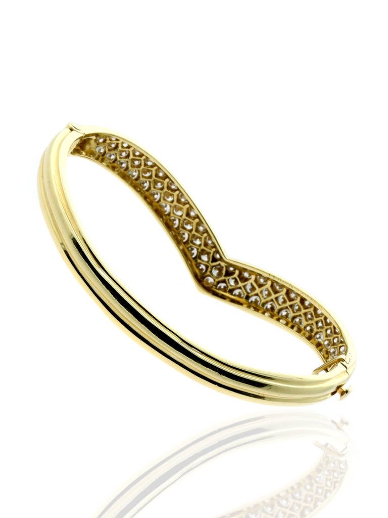 1980s Van Cleef & Arpels Diamond Gold Bangle Bracelet  In Excellent Condition In Feasterville, PA
