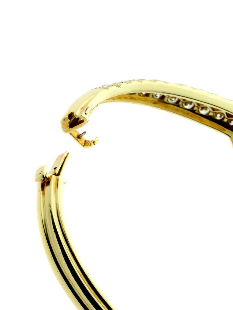 1980s Van Cleef & Arpels Diamond Gold Bangle Bracelet  1
