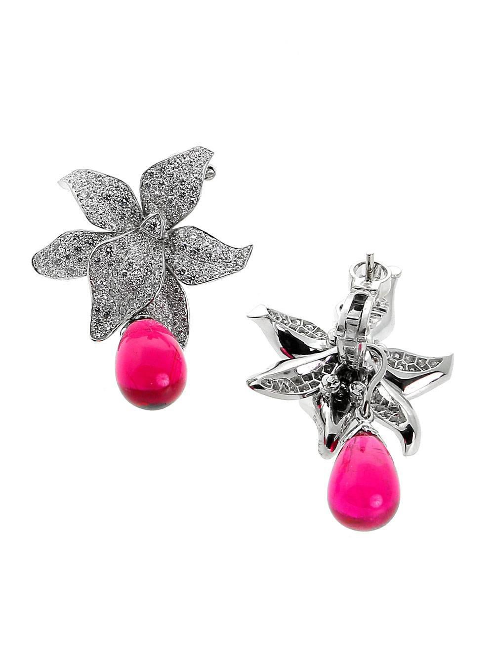 Cartier Caresse Rubellite Platinum earrings are set with 362 round diamonds that total 2.49 carats while the adornment piece’s rubellites weigh in at 10.94 carets ensuring a bold style combined with classic appeal. In addition, the choice of