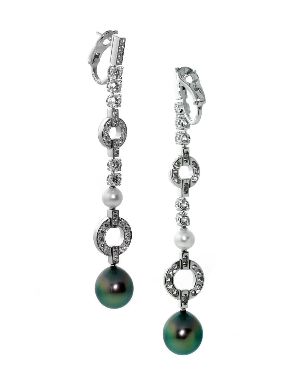 Made with pearls and diamonds, these earrings will bring your regal side to light. Since the earring set is designed to dangle from the lobes, they’ll sway and shimmer with every shift of your head. This unique setting radiates class with its