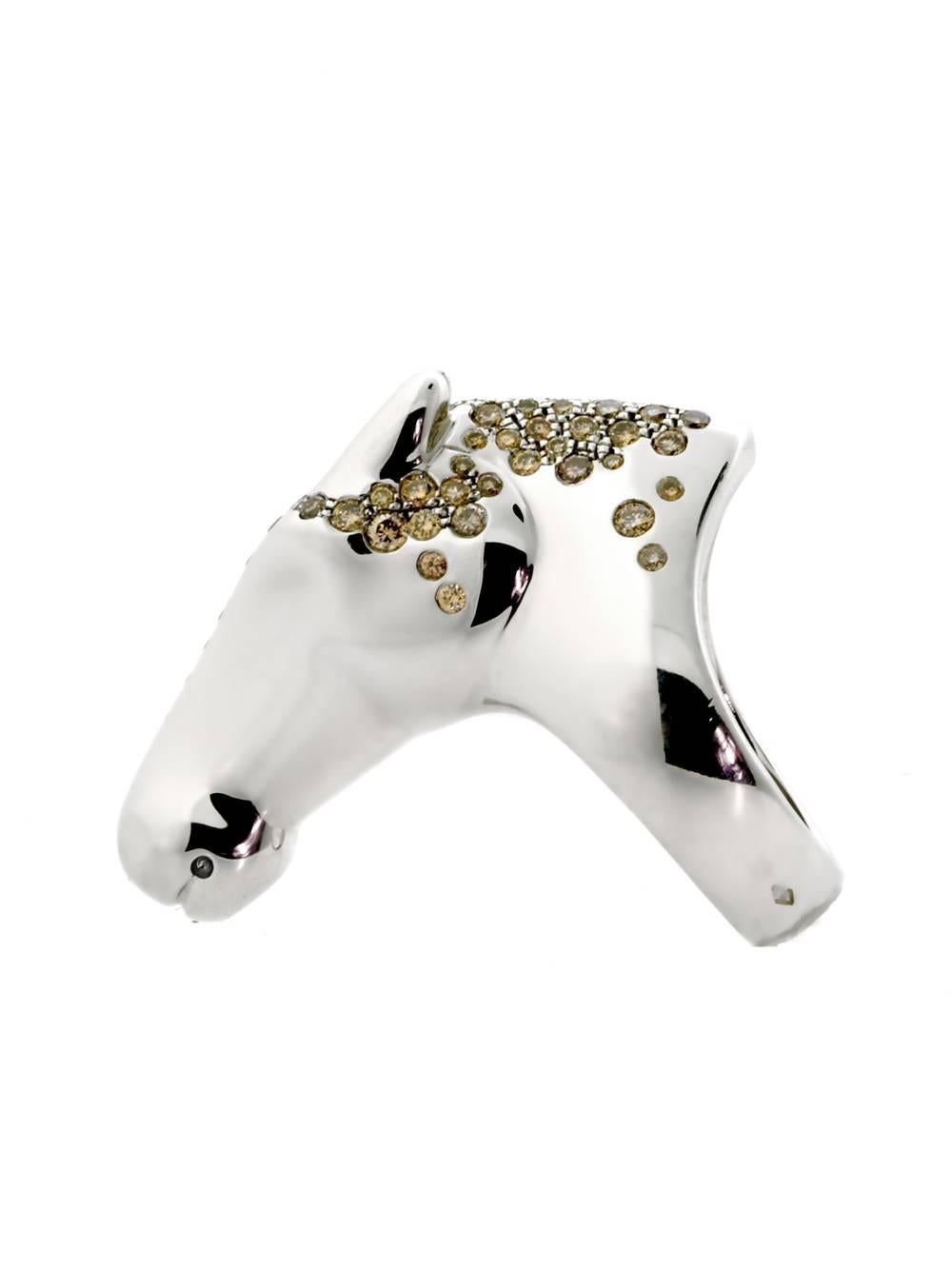 A magnificent Hermes special release for 2014, this stunning display of craftsmanship features a unique Equestrian design adorned with 84 round brilliant cut champagne. and brown diamonds for a total weight of 1.37cts.

Size: EU 53 / US 6 1/4