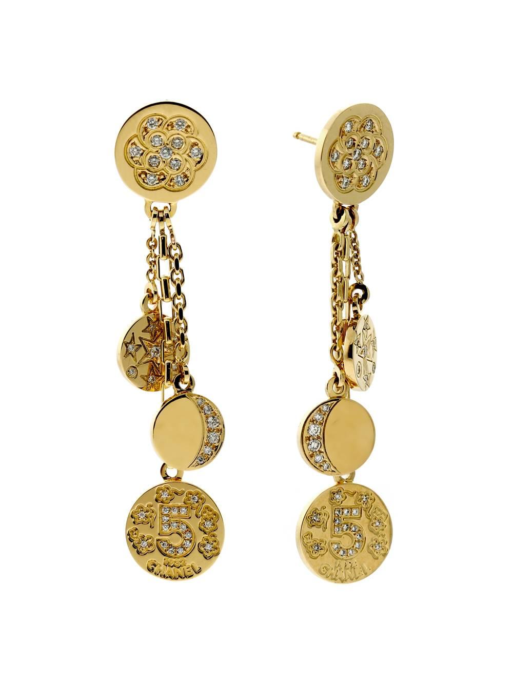 A magnificent pair of Chanel earrings featuring a diamond-encrusted iconic motifs set in 18k yellow gold.

Length: 2.44″ Inches

Inventory ID: 0000051