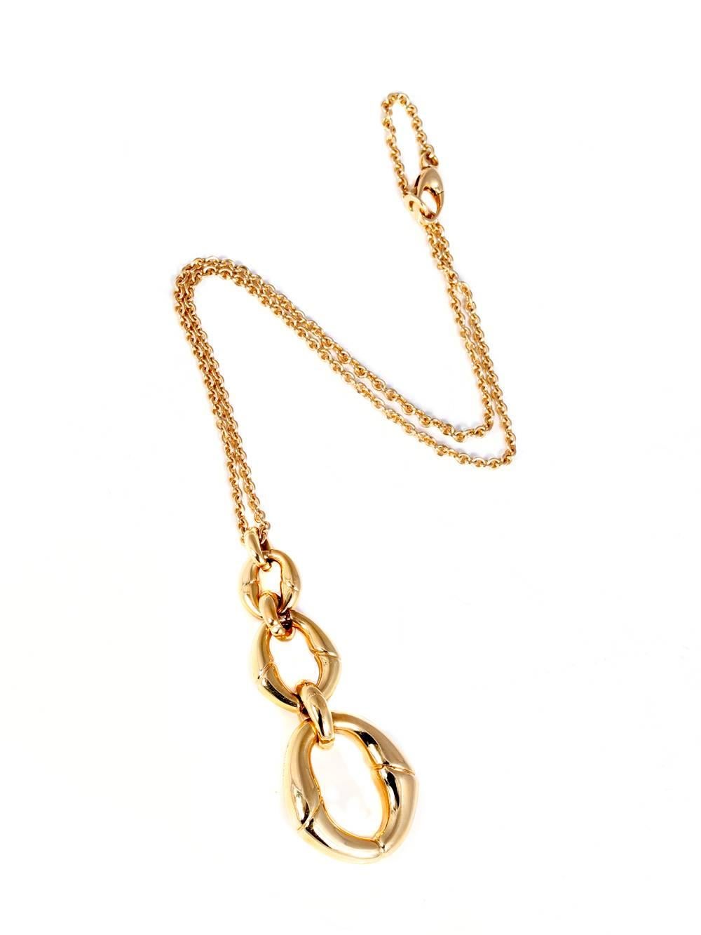 Paying homage to nature, this fabulous Bamboo collection by Gucci is crafted in 18k yellow gold. 

Necklace Length: 16″
Pendant Length: 2.5″

Inventory ID: 0000361