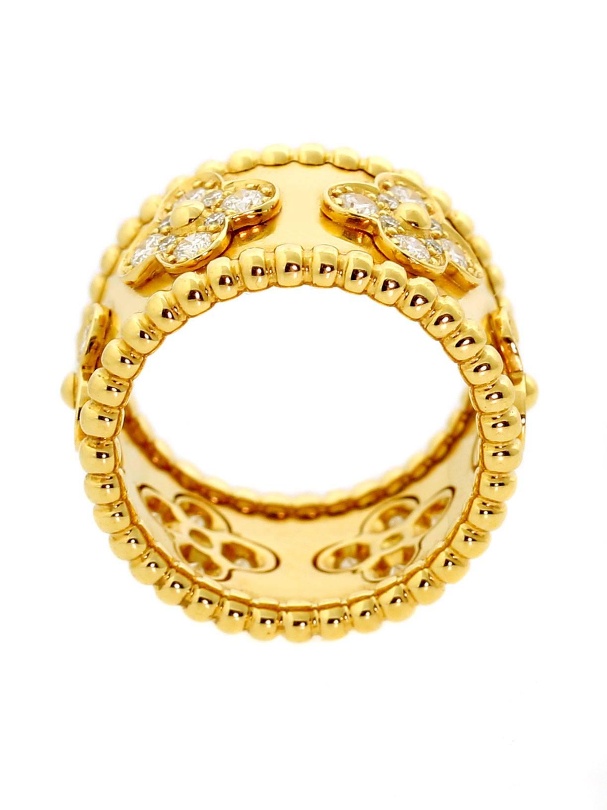 Van Cleef & Arpels Perlee diamond ring in 18k yellow gold featuring a beaded edge followed by the iconic Alhambra motif adorned with 48 fine round brilliant cut diamonds.

Size: EU 51     US 5 3/4

Diamonds: 48 Round Brilliant Cut If-Vvs1