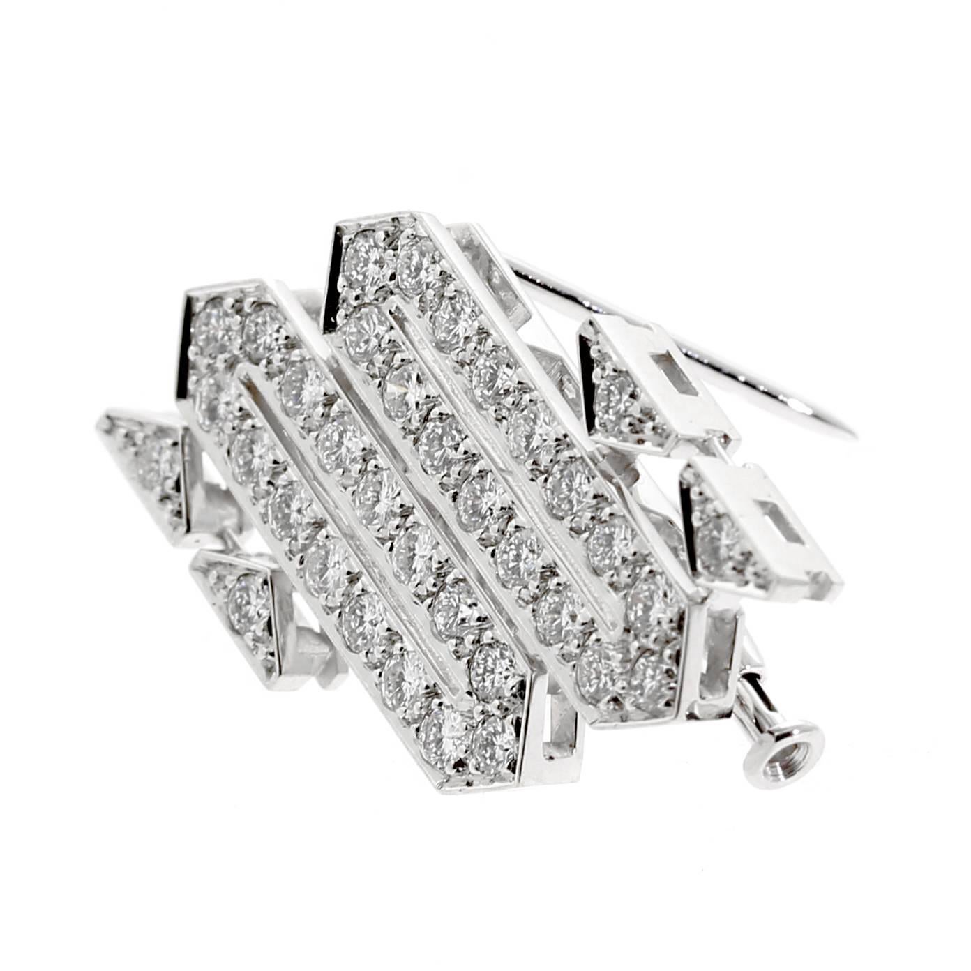 Une fabuleuse broche vintage en diamant de Cartier avec 1,35ct appx de diamants ronds brillants de Cartier.