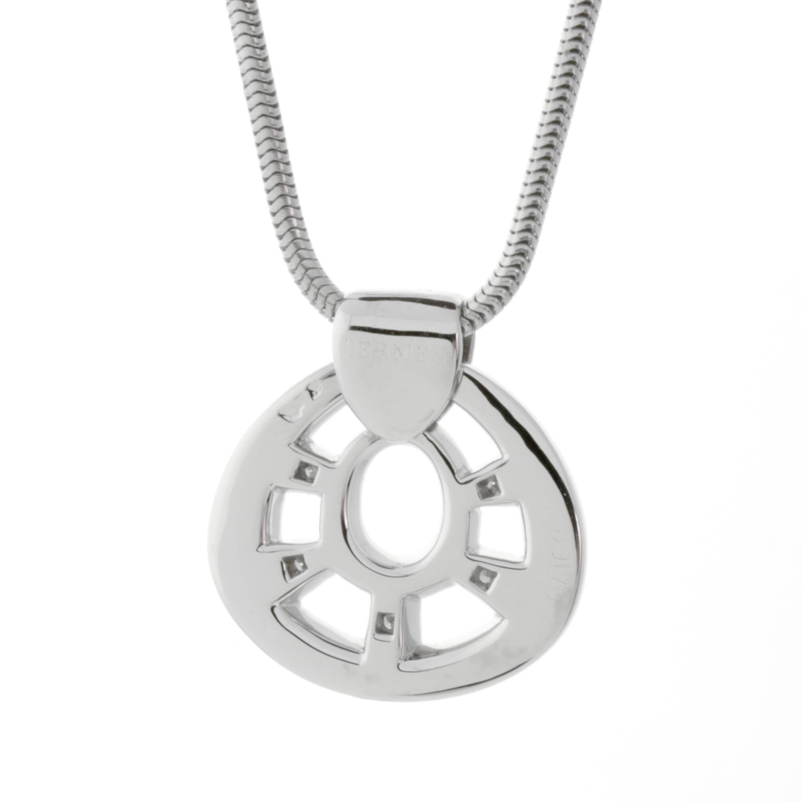 A fabulous authentic Hermes chic pendant necklace featuring 5 Hermes round brilliant cut diamonds in 18k white gold, the pendant is suspended by an 18k white gold necklace measuring 15