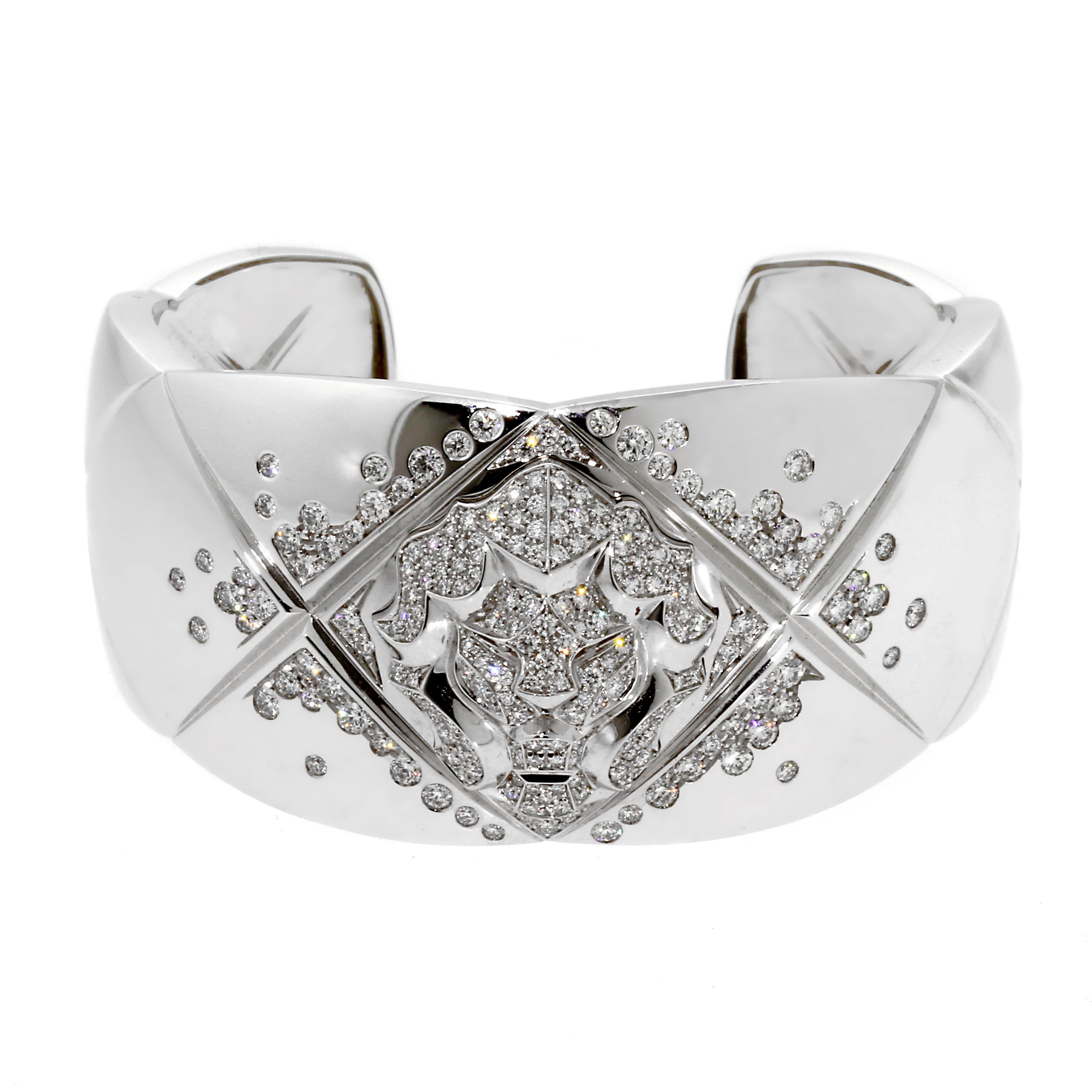 A magnificent authentic Chanel Coco Crush diamond cuff bracelet featuring 204 of the finest round brilliant cut Chanel diamonds set in shimmering 18k white gold. Size XS

Chanel Retail Price: $31,200 + Tax