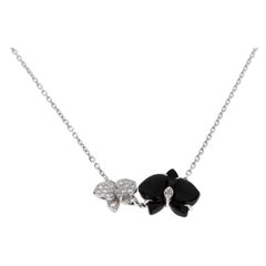Collar «Caresse d'Orchidées» de Cartier con diamantes y ónix, en oro blanco de 18 quilates