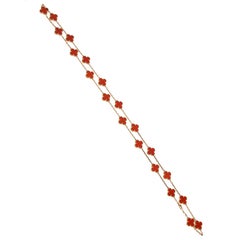 Collar «Vintage Alhambra 20» de Van Cleef & Arpels con 20 motivos de cornalina y oro amarillo