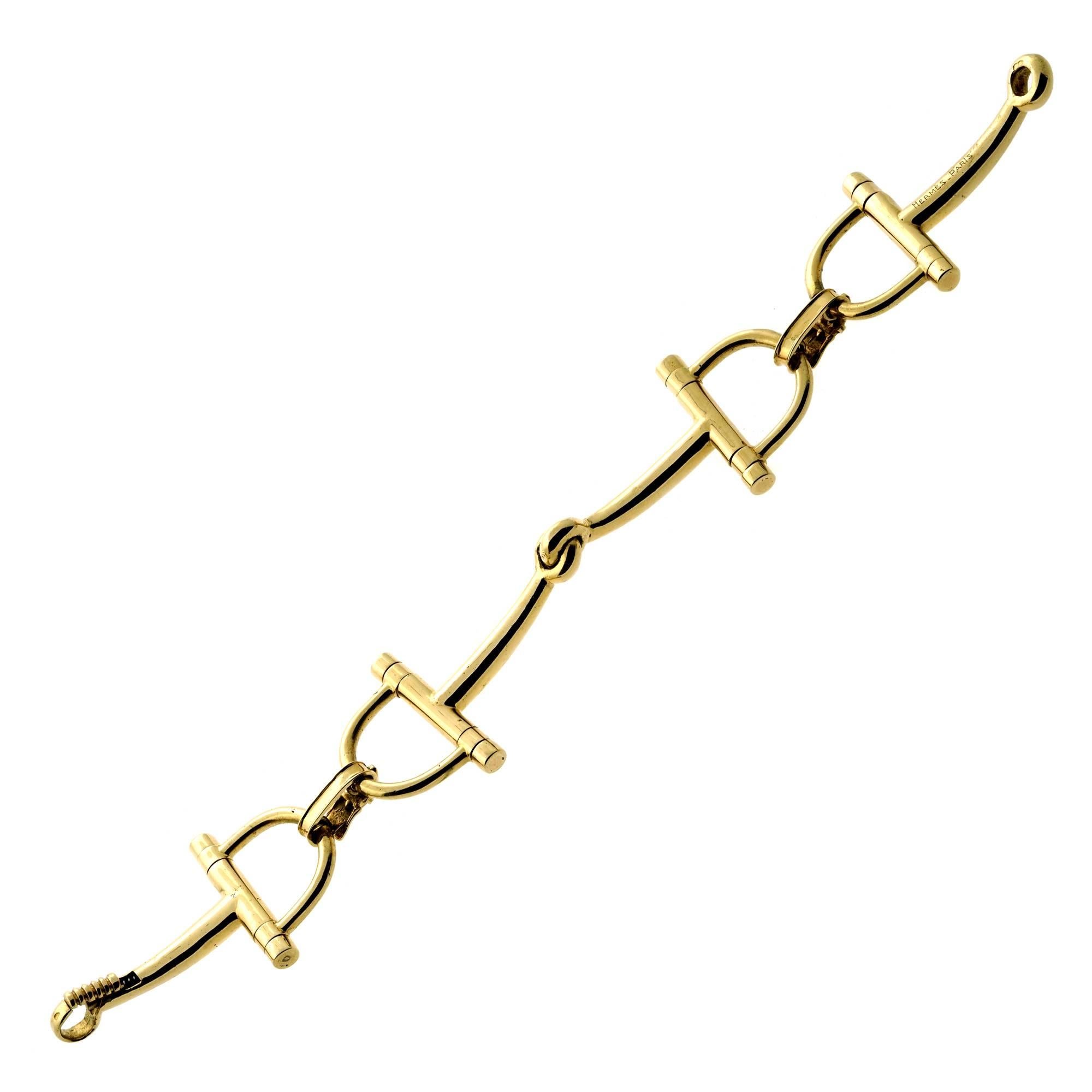A fabulous authentic Hermes bracelet depicting the iconic stirrup motif in 18k yellow gold. This solid bracelet has a weight of 56.6 grams and measures 7 3/4