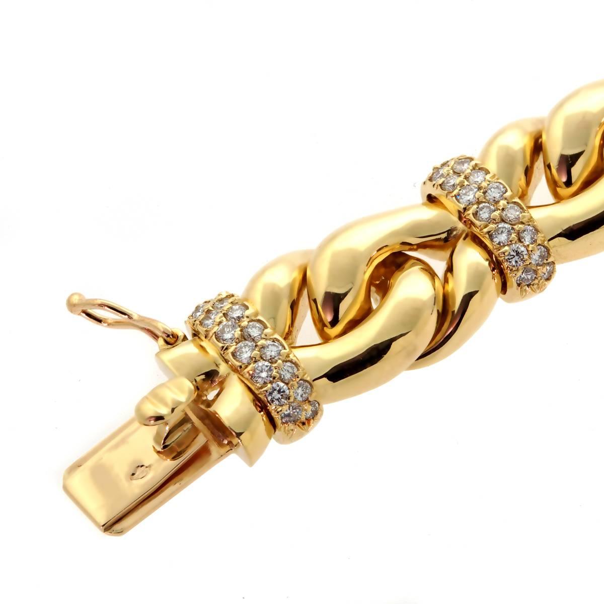 A fabulous vintage Boucheron chain link bracelet adorned with 144 of the finest round brilliant cut diamonds (2.16ct) set in 18k yellow gold. 

Length: 7", Width: .51" Weight: 59.3 grams

This magnificent piece is offered by Opulent