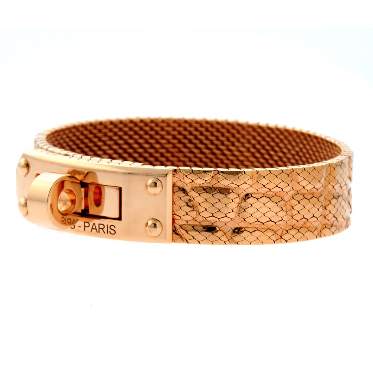 A stunning 18kt rose gold bracelet by Hermes from the Kelly collection, this chic flexible bracelet measures .51