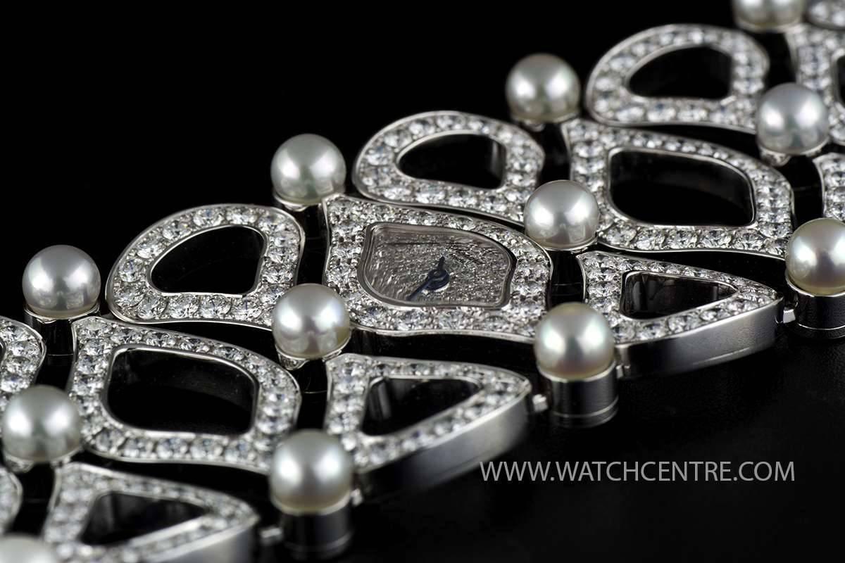 Chopard Ladies White Gold Pushkin Diamond Pearl quartz Wristwatch In Excellent Condition In London, GB