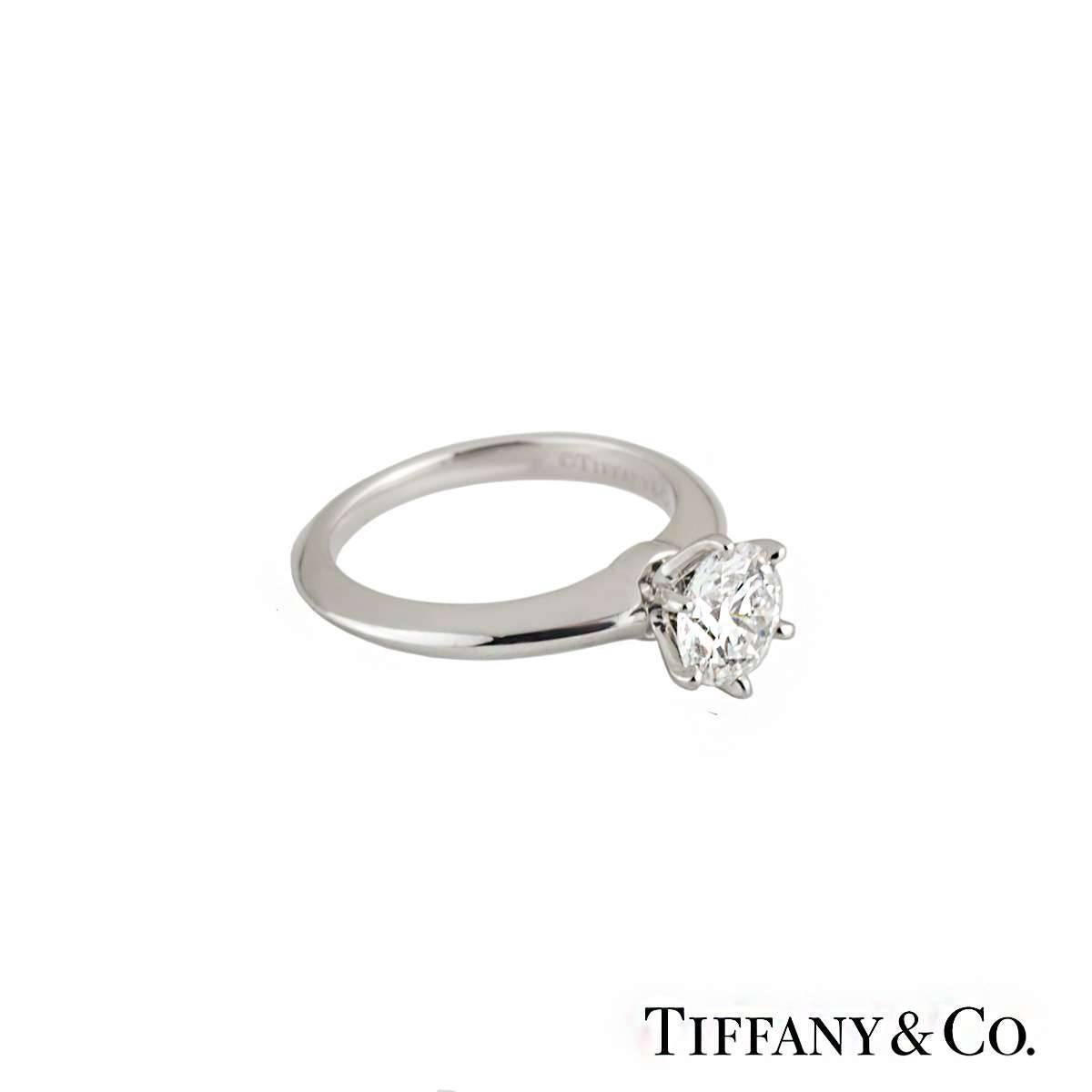 Classic Tiffany & Co. Round Brilliant Cut Diamond Platinum Ring 1.07 Carat In Excellent Condition In London, GB