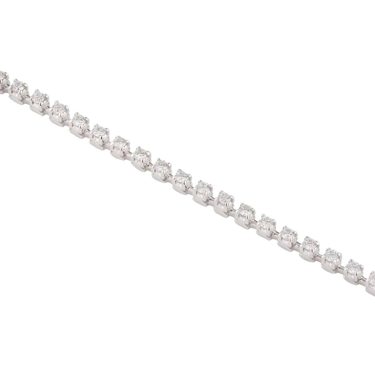A beautiful 18k white gold diamond line bracelet. The bracelet comprises of 44 round brilliant cut diamonds each in a 4 claw setting evenly dispersed. The diamonds have a total weight of 1.58ct, G colour and VS clarity. The bracelet features a box
