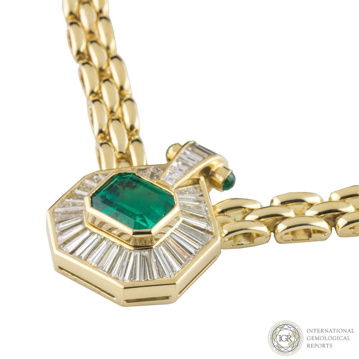 A beautiful 18k yellow gold emerald and diamond necklace. The necklace comprises of an octagonal emerald cut emerald with a weight of 2.84ct, with a strong bright green hue throughout, Type III and VS clarity. Surrounding this emerald are round