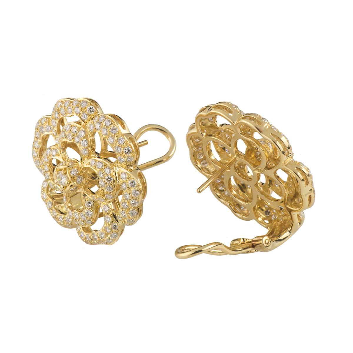 Yellow Gold Diamond Flower Earrings In Excellent Condition In London, GB